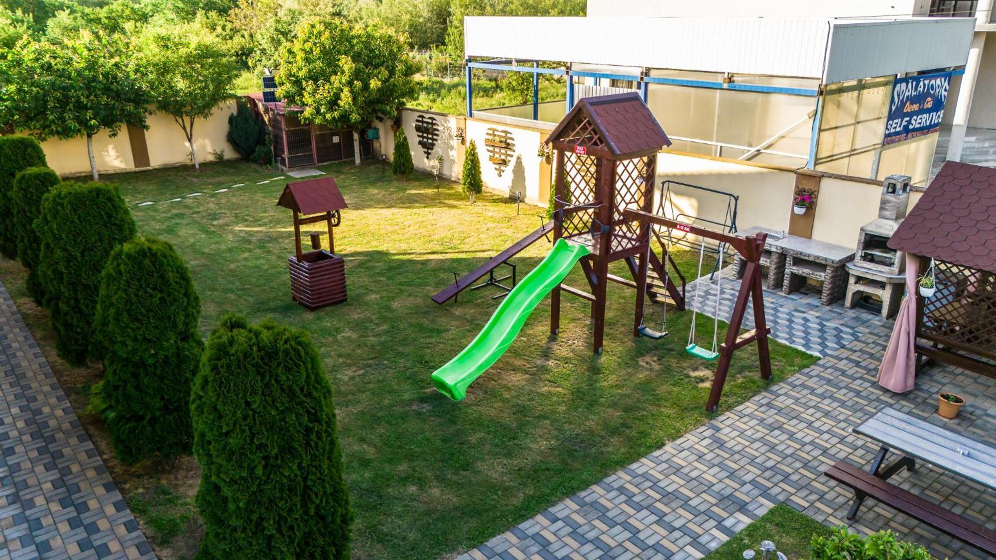 Pensiunea Teo Caransebeş Extérieur photo