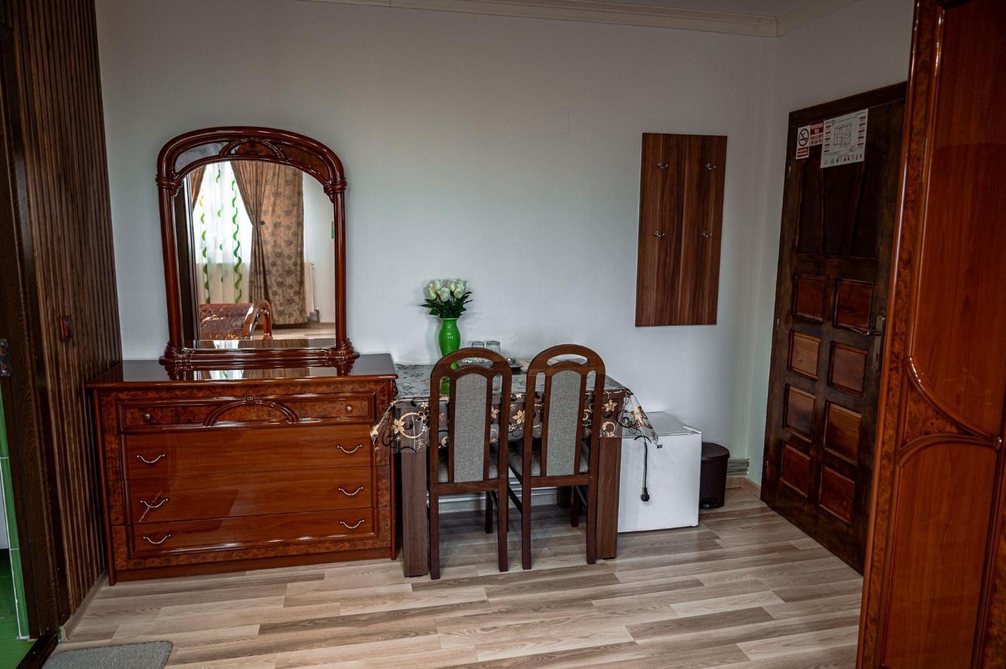 Pensiunea Teo Caransebeş Extérieur photo